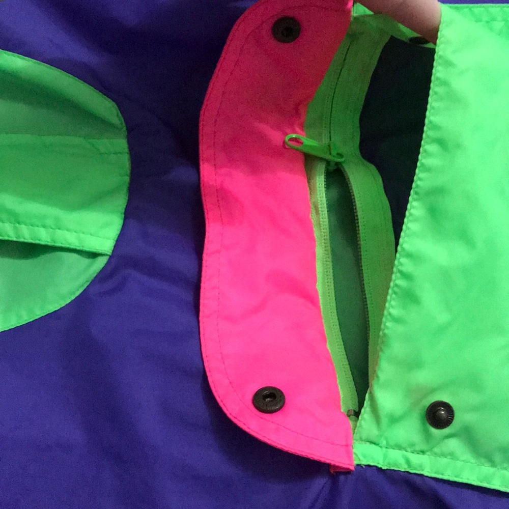 SOS windbreaker - Picture 3 of 3